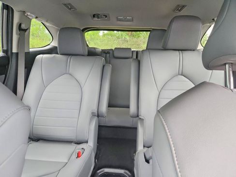 Used 2026 Toyota Highlander XLE AWD/4WD image 7