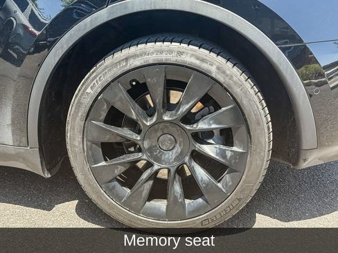 Used 2021 Tesla Model Y Long Range AWD/4WD image 10