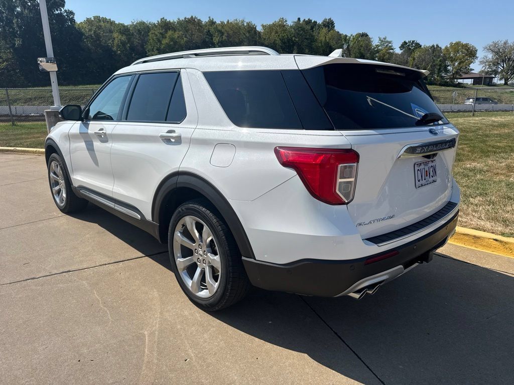 Used 2020 Ford Explorer Platinum w/ Premium Technology Package AWD/4WD image 4