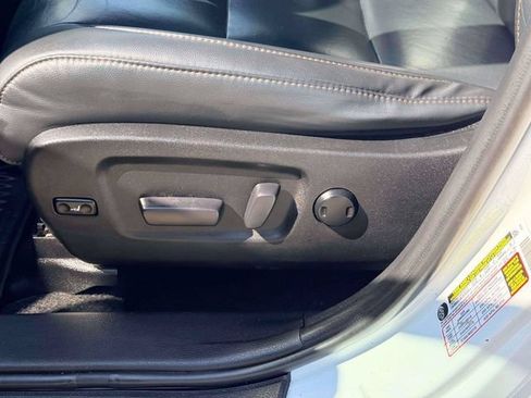 Used 2019 Toyota Highlander XLE AWD/4WD image 18