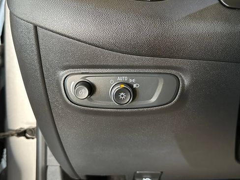 Used 2021 Chevrolet Equinox LS AWD/4WD image 18