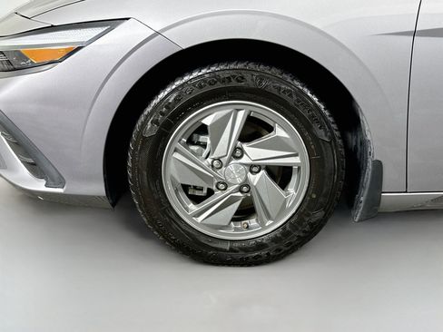 Used 2025 Hyundai Elantra SE FWD image 37