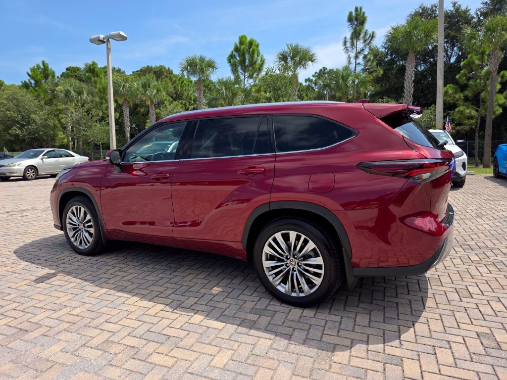 Used 2026 Toyota Highlander Platinum AWD/4WD image 9