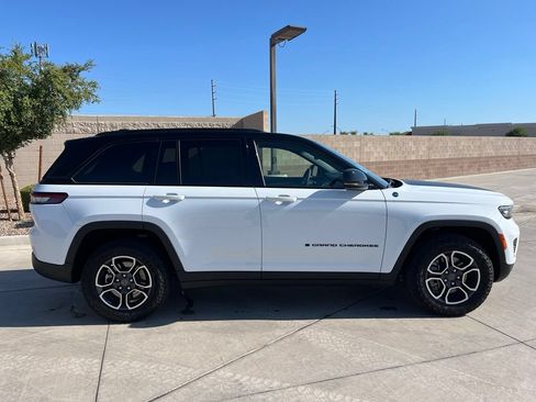 Used 2023 Jeep Grand Cherokee Trailhawk w/ Luxury Tech Group III AWD/4WD image 10