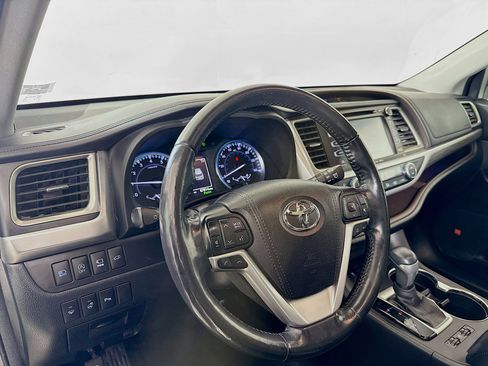 Used 2018 Toyota Highlander Limited Platinum image 9