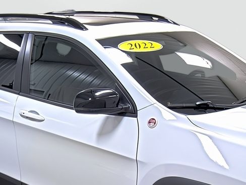 Used 2022 Jeep Cherokee Trailhawk w/ Sun, Sound & Nav Group AWD/4WD image 15