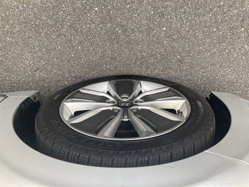 Used 2018 Hyundai Ioniq Limited image 12