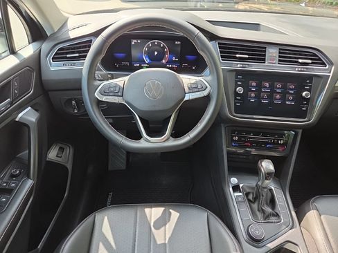 Used 2022 Volkswagen Tiguan SE AWD/4WD image 32