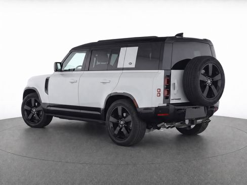 Used 2023 Land Rover Defender 110 V8 AWD/4WD image 3