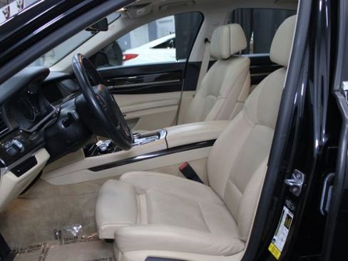 Used 2014 BMW 740i image 12