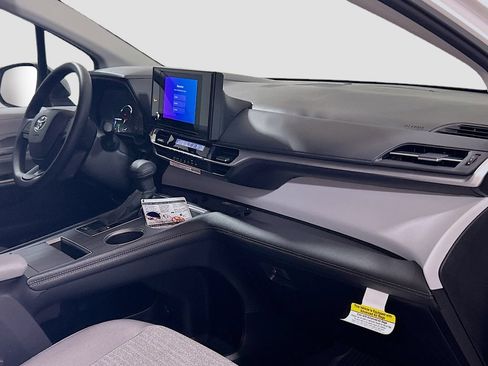New 2026 Toyota Sienna LE FWD image 26