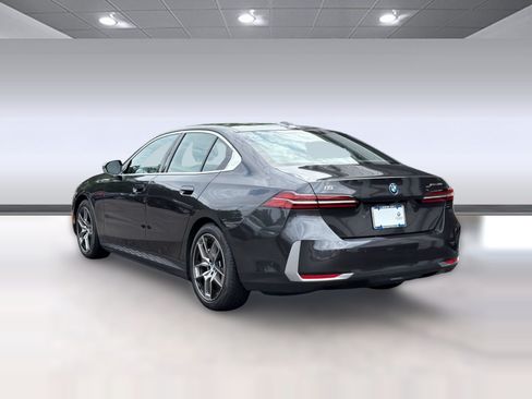 Certified 2024 BMW i5 eDrive40i w/ Premium Package RWD image 3
