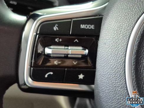 Used 2025 Kia Carnival FWD image 12