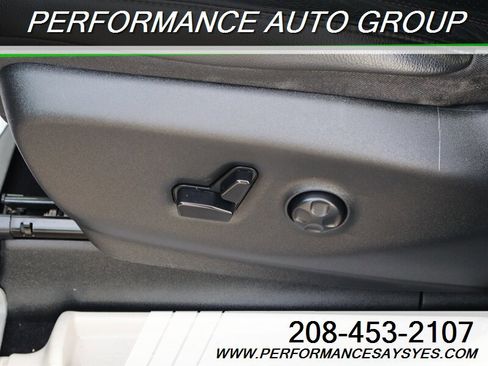 Used 2019 Chrysler Pacifica Touring-L image 18