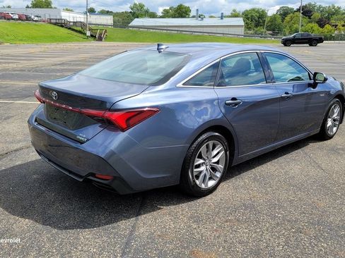 Used 2020 Toyota Avalon XLE w/ Moonroof Package FWD image 12