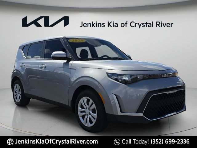 Used 2025 Kia Soul LX FWD image 1