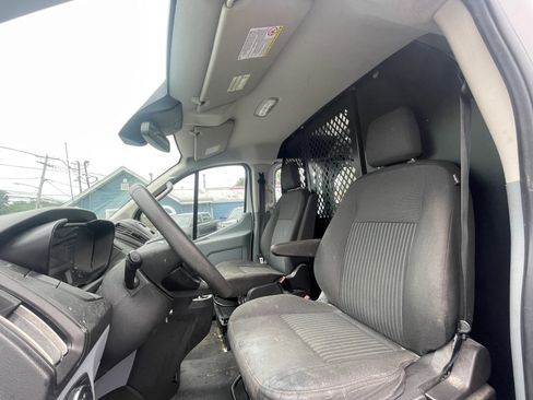 Used 2018 Ford Transit 250 130 Low Roof w/ Exterior Upgrade Package RWD image 5