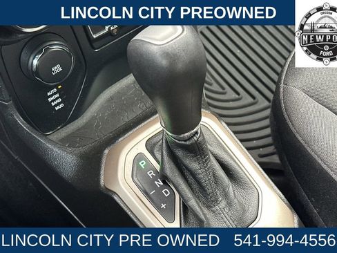 Used 2017 Jeep Renegade Latitude image 21