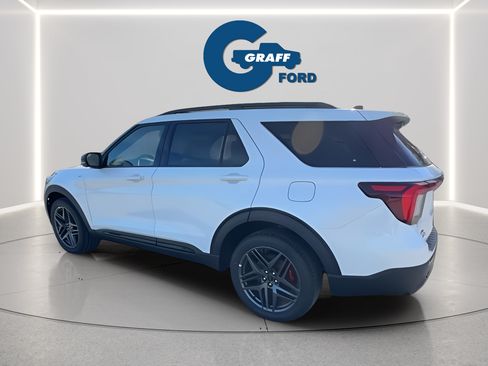New 2026 Ford Explorer ST-Line w/ ST-Line Street Pack AWD/4WD image 4