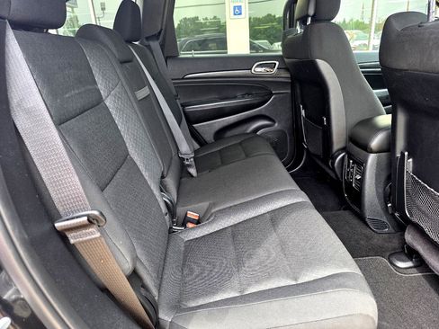 Used 2020 Jeep Grand Cherokee Laredo image 24