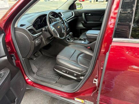 Used 2017 Chevrolet Traverse LT FWD image 13