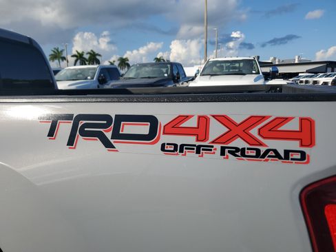 Used 2018 Toyota Tacoma TRD Off-Road image 9