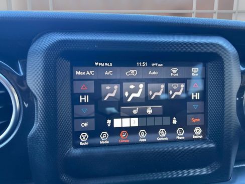 Used 2021 Jeep Wrangler Unlimited Sahara image 29