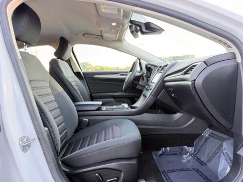 Used 2019 Ford Fusion SE FWD image 18