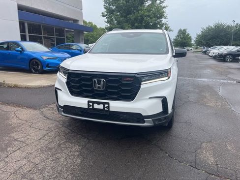 Used 2025 Honda Pilot TrailSport image 36