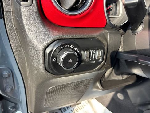Used 2021 Jeep Wrangler Unlimited Rubicon w/ Dual Top Group AWD/4WD image 15