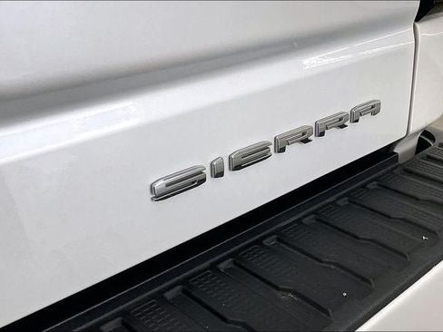 Used 2022 GMC Sierra 1500 Denali w/ Denali Premium Package AWD/4WD image 9