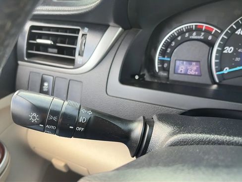 Used 2012 Toyota Camry XLE w/ Leather Pkg FWD image 35