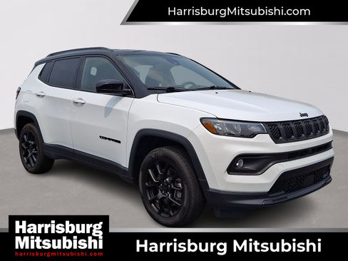 Used 2023 Jeep Compass Latitude w/ Convenience Group AWD/4WD image 1