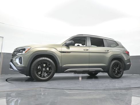 Used 2024 Volkswagen Atlas Peak Edition SE AWD/4WD image 59