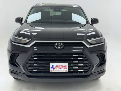 Used 2024 Toyota Grand Highlander XLE image 3