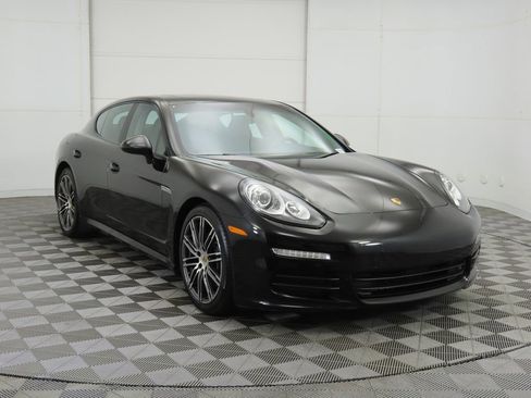 Used 2016 Porsche Panamera 4 image 3