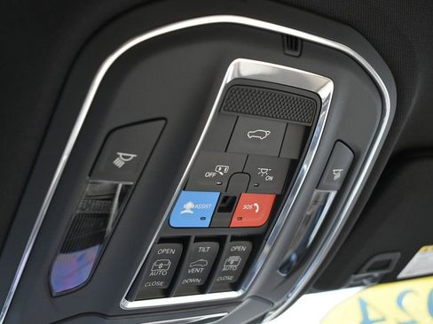 Used 2024 Jeep Grand Cherokee L Limited image 27