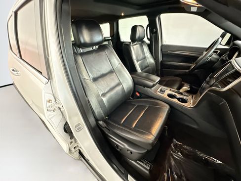 Used 2017 Jeep Grand Cherokee Limited AWD/4WD image 28