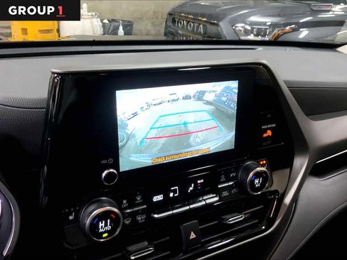 Used 2024 Toyota Highlander XLE image 26