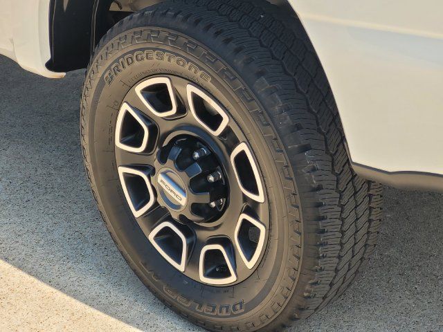 Used 2024 Ford F250 Platinum w/ FX4 Off-Road Package AWD/4WD image 7