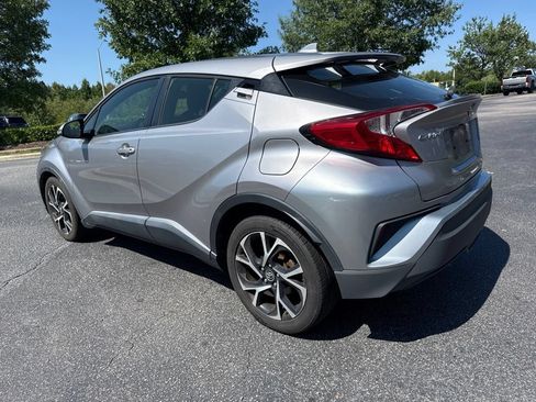 Used 2018 Toyota C-HR XLE FWD image 4