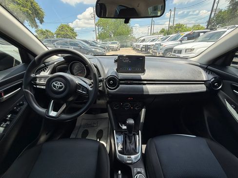 Used 2019 Toyota Yaris LE FWD image 9
