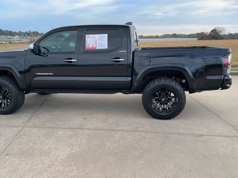 Used 2022 Toyota Tacoma Limited image 5