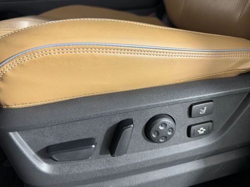 Used 2025 INFINITI QX80 Sensory image 23