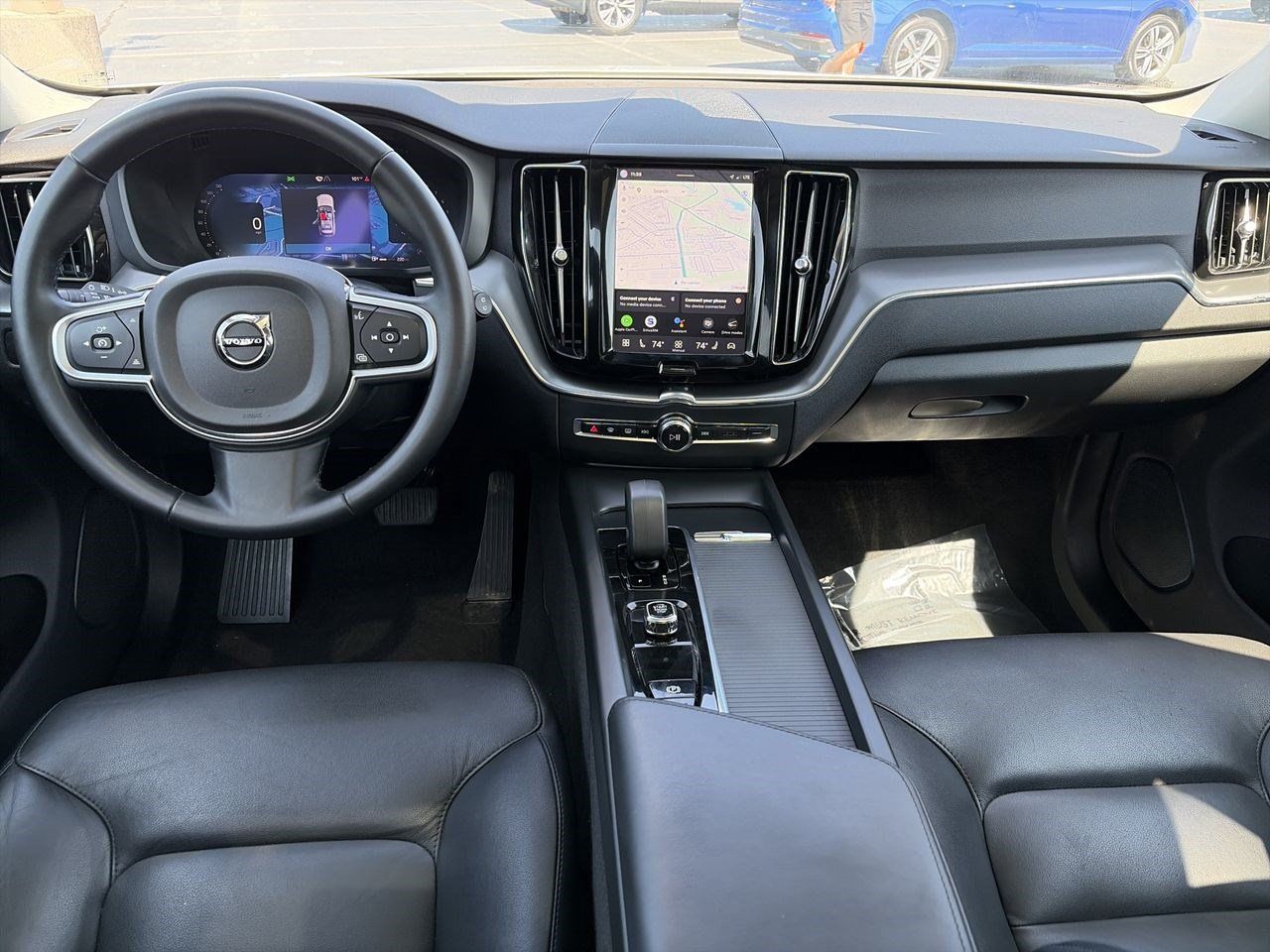 Used 2025 Volvo XC60 B5 Core AWD/4WD image 2