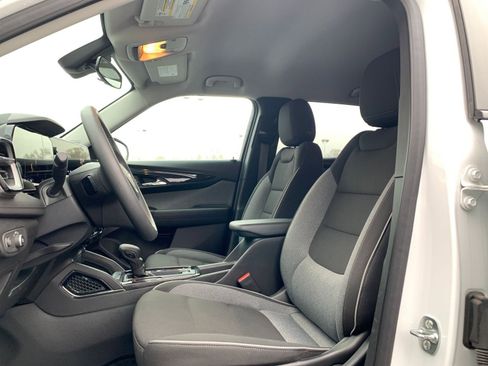 Used 2025 Chevrolet TrailBlazer LT w/ Driver Confidence Package image 24