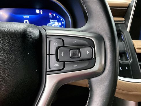 Used 2023 Chevrolet Suburban Premier AWD/4WD image 28