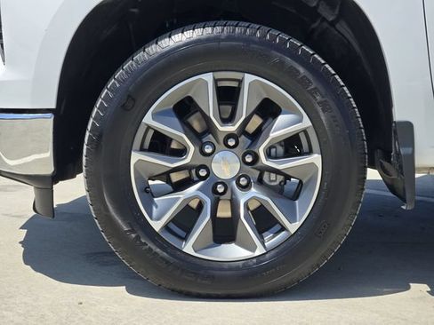 Used 2023 Chevrolet Silverado 1500 LT AWD/4WD image 11