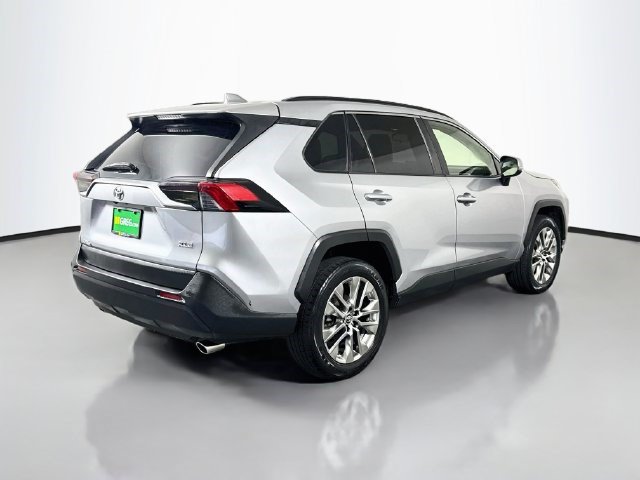 Used 2019 Toyota RAV4 XLE Premium FWD image 10