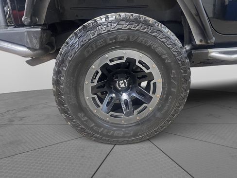 Used 2013 Jeep Wrangler Unlimited Rubicon image 9